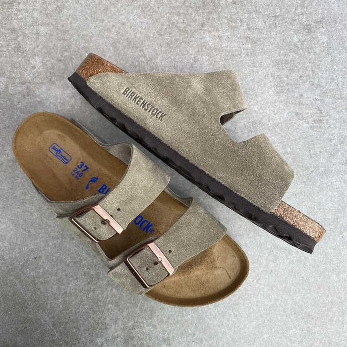 BIRKENSTOCK Arizona. Taupe Suede Leather Soft Footbed