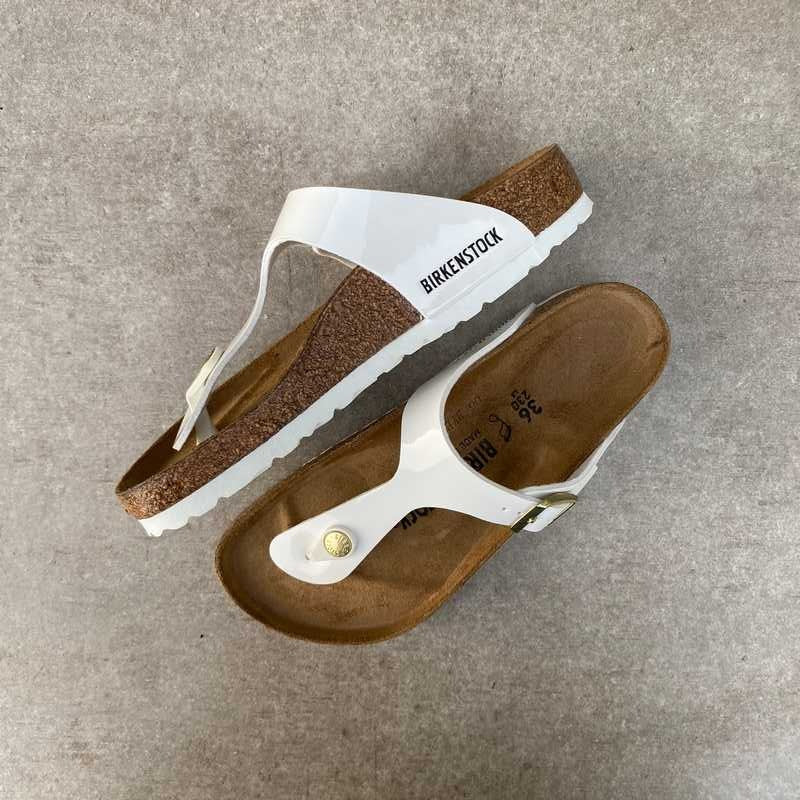 BIRKENSTOCK Gizeh White Patent Birko-flor straps