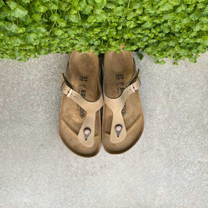 BIRKENSTOCK Gizeh Tobacco Brown Oiled Leather sandals