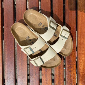 BIRKENSTOCK Arizona. Ecru Nubuck Leather off white