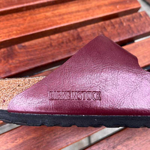 BIRKENSTOCK Arizona. Graceful Berry Crush Birko-Flor Ireland Burgundy 