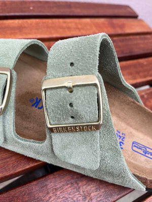 BIRKENSTOCK Arizona. Green Tea Suede Leather Soft Footbed Ireland Buckle