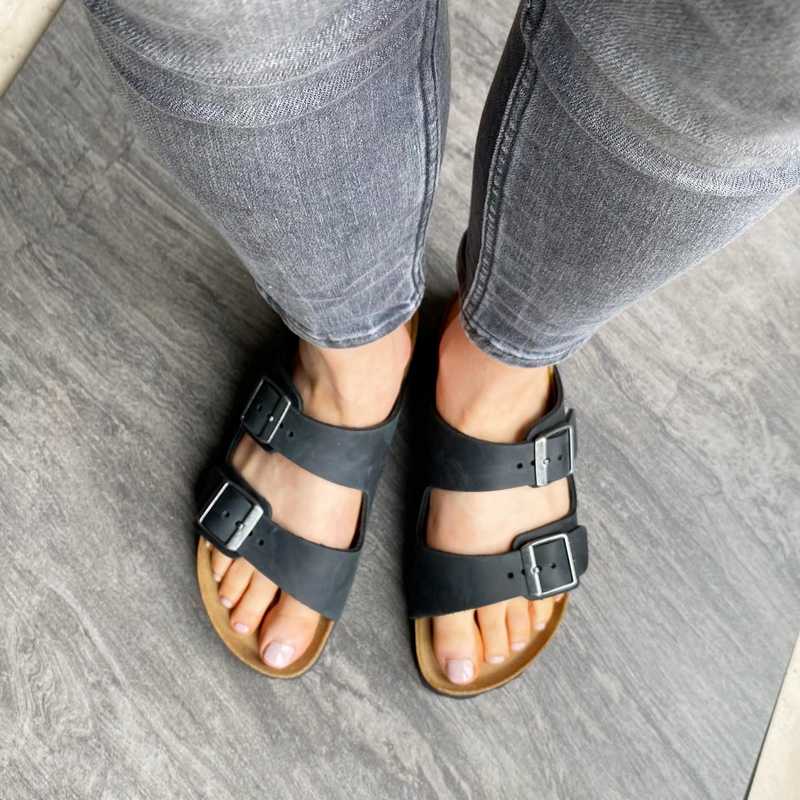 BIRKENSTOCK Arizona Black Oiled Leather grey jeans