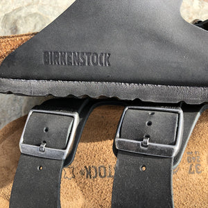 BIRKENSTOCK Arizona Black Oiled Leather Detail