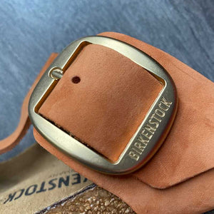 BIRKENSTOCK Gizeh Big Buckle Pecan Nubuck Leather