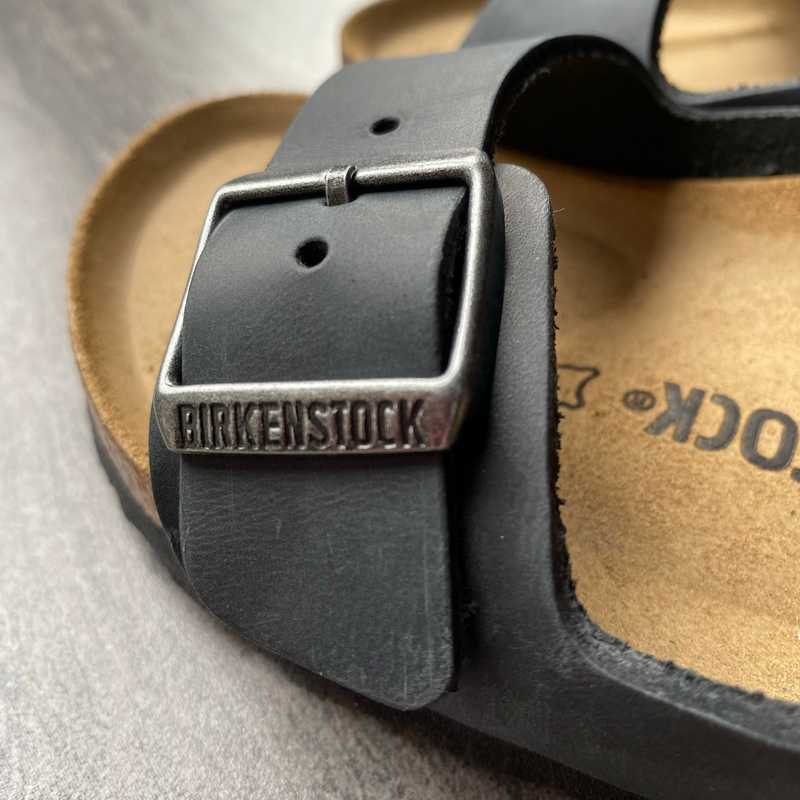 BIRKENSTOCK Arizona Black Oiled Leather buckle detail