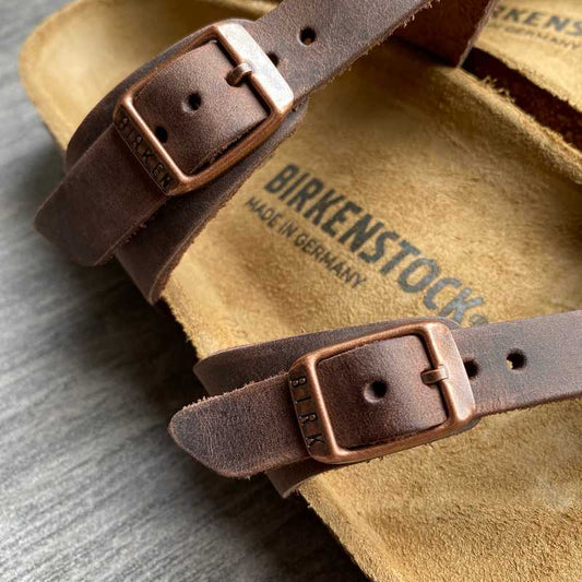 BIRKENSTOCK Mayari Habana Oiled Leather Buckle detail