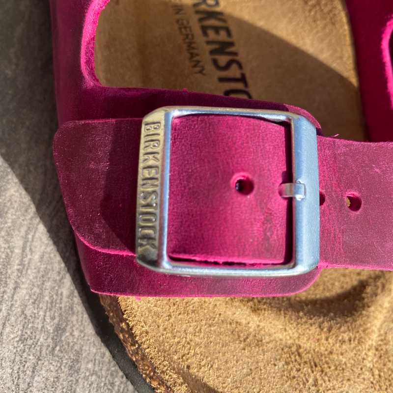 BIRKENSTOCK Arizona Festival Fuchsia Oiled Leather detail