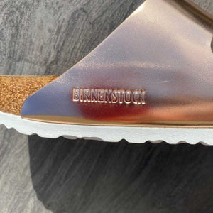 BIRKENSTOCK Arizona Metallic Copper Leather Soft Footbed Logo