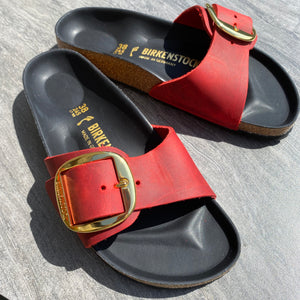BIRKENSTOCK EXCLUSIVE Madrid Big Buckle Fire Red Oiled Leather Buckle detail