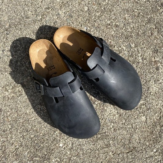 BIRKENSTOCK Boston Black Oiled Leather