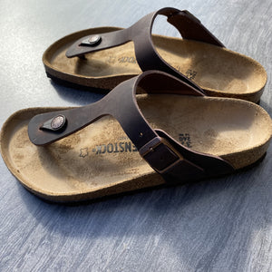 BIRKENSTOCK Gizeh Habana Oiled Leather side view